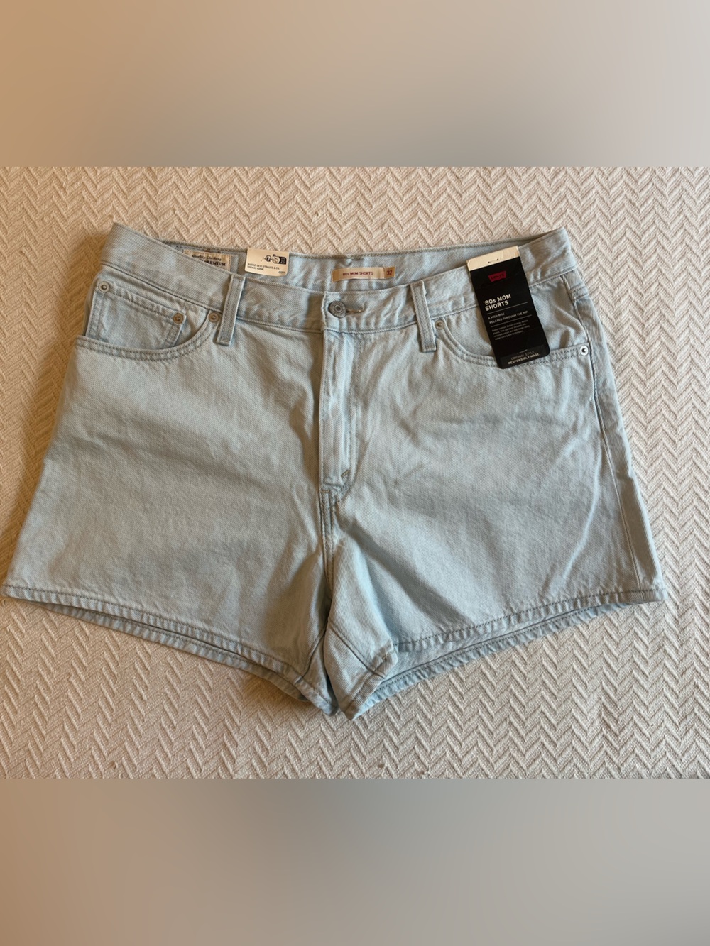 Levi’s ‘80s Mom Denim Short